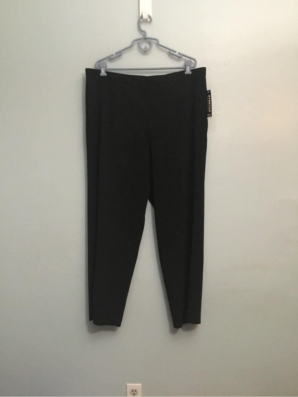 Briggs New York Black Cropped Tapered Pants